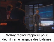 McKay réglant l'appareil pour déchiffrer le langage des baleines