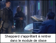 Sheppard s'apprêtant à rentrer dans le module de stase